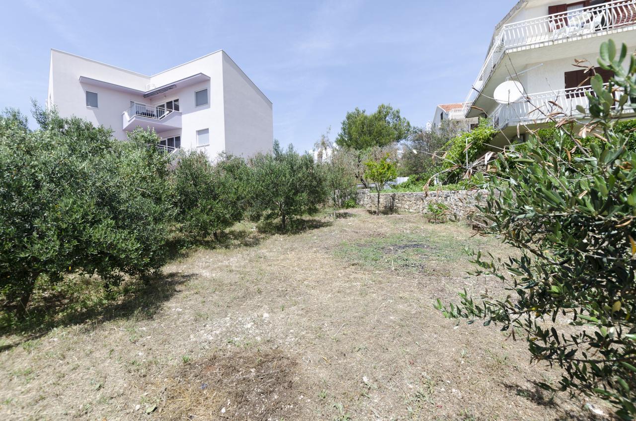 Apartments Mirko Trogir Exteriör bild