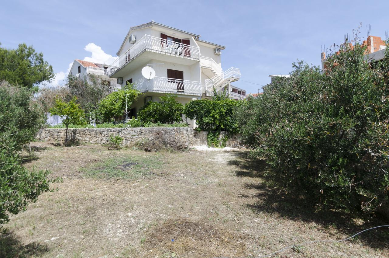 Apartments Mirko Trogir Exteriör bild